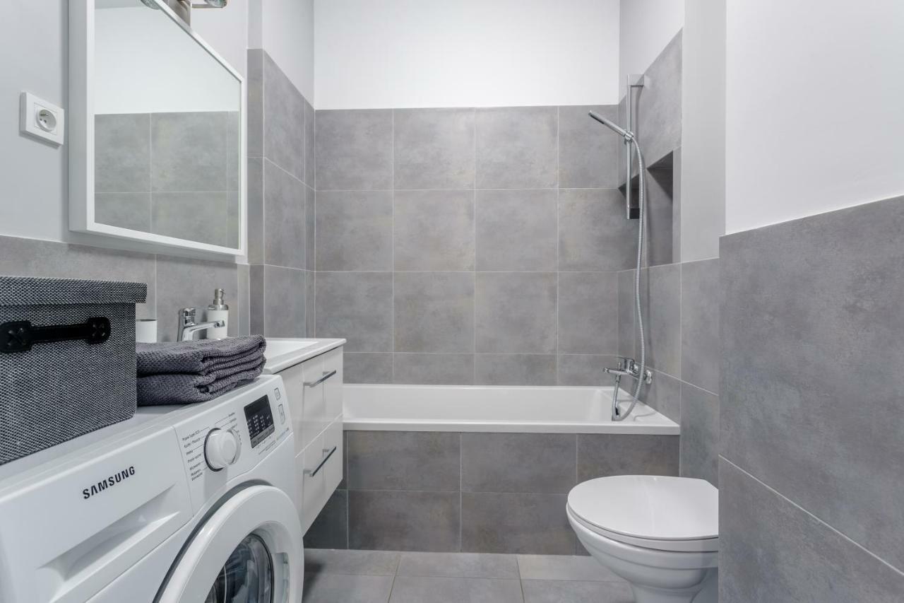 Chill Apartments Wola Center ワルシャワ エクステリア 写真
